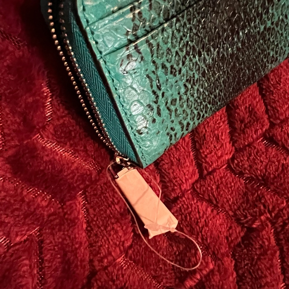 Michael Kors Jet Set Turquoise Small Snake Embossed Leather Wallet NWOT - Picture 5 of 5